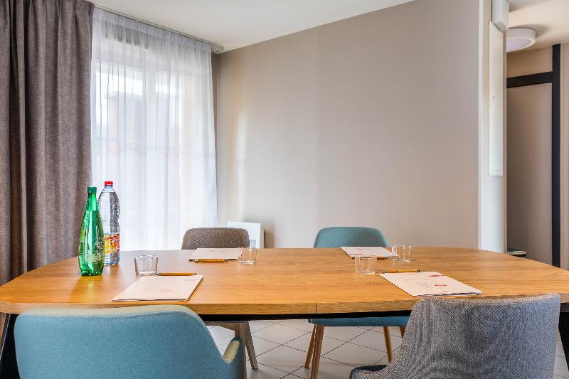 Appart City Confort St Quentin En Yvelines  Bois D Arcy