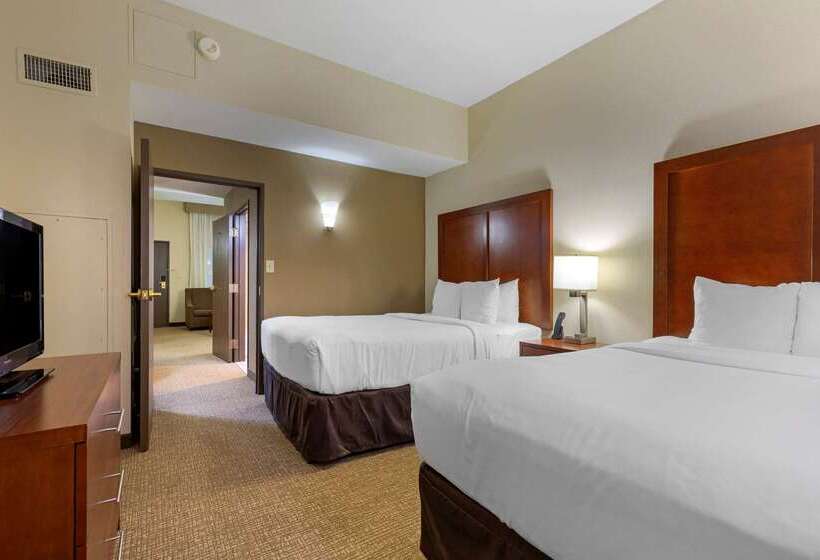 Отель Comfort Suites Near Potomac Mills