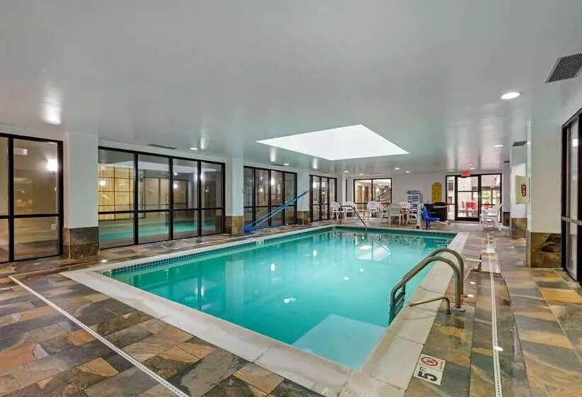 호텔 Comfort Suites Near Potomac Mills