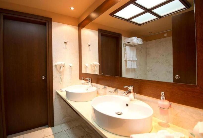 فندق Kymi Palace