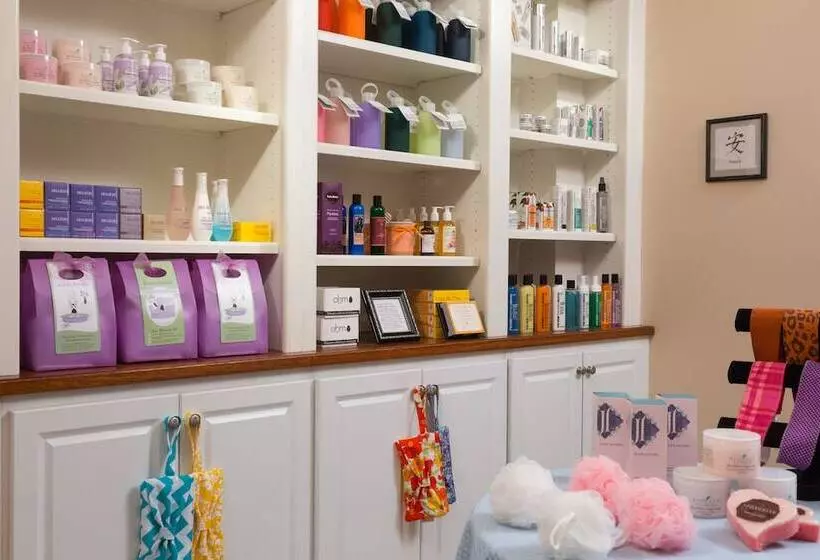 ホテル Lake Opechee Inn And Spa