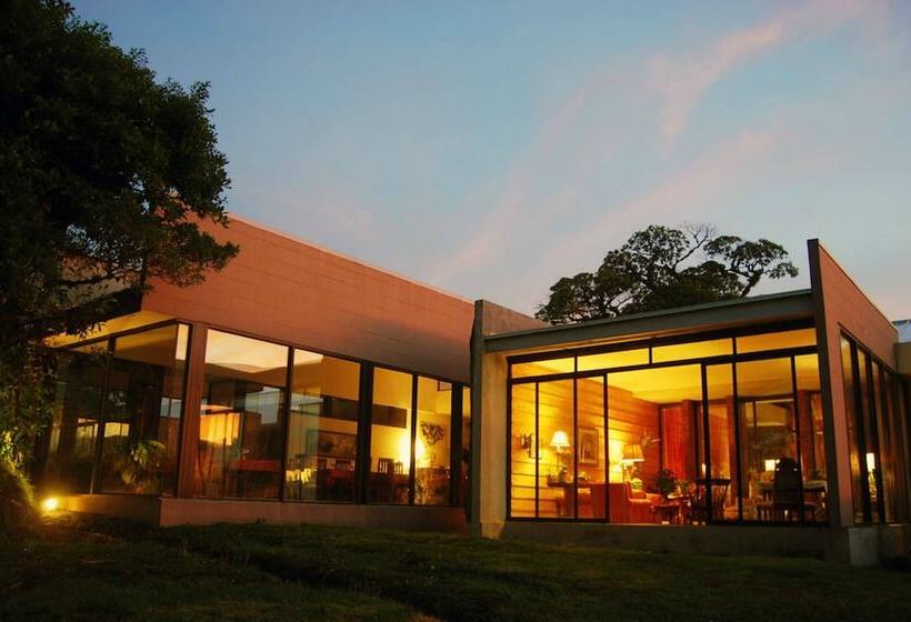 Отель Poas Volcano Lodge