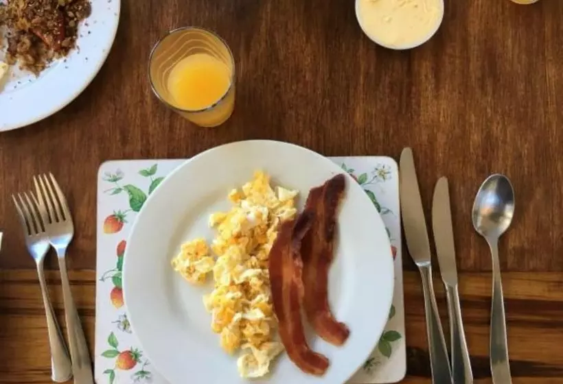 فندق Poas Volcano Lodge