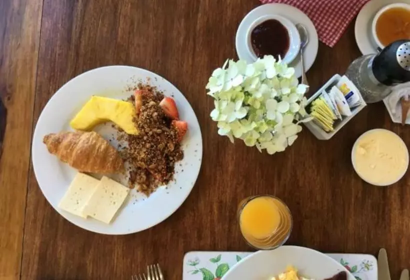 فندق Poas Volcano Lodge