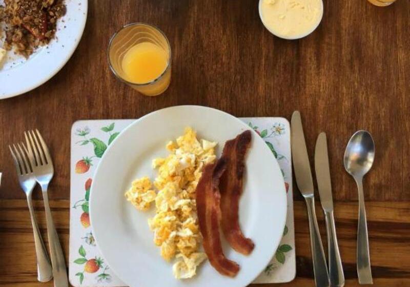 Отель Poas Volcano Lodge