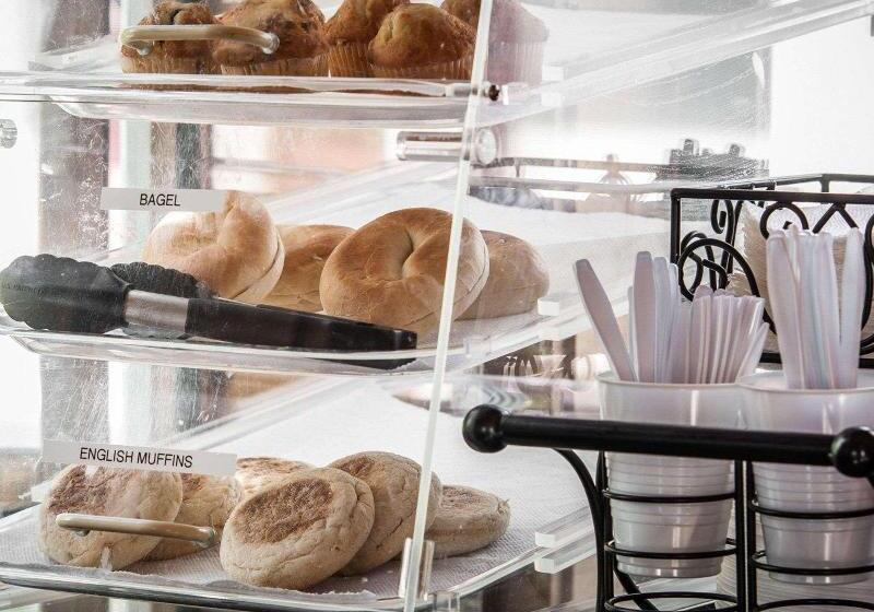 فندق Rodeway Inn & Suites Brunswick Near Hwy 1