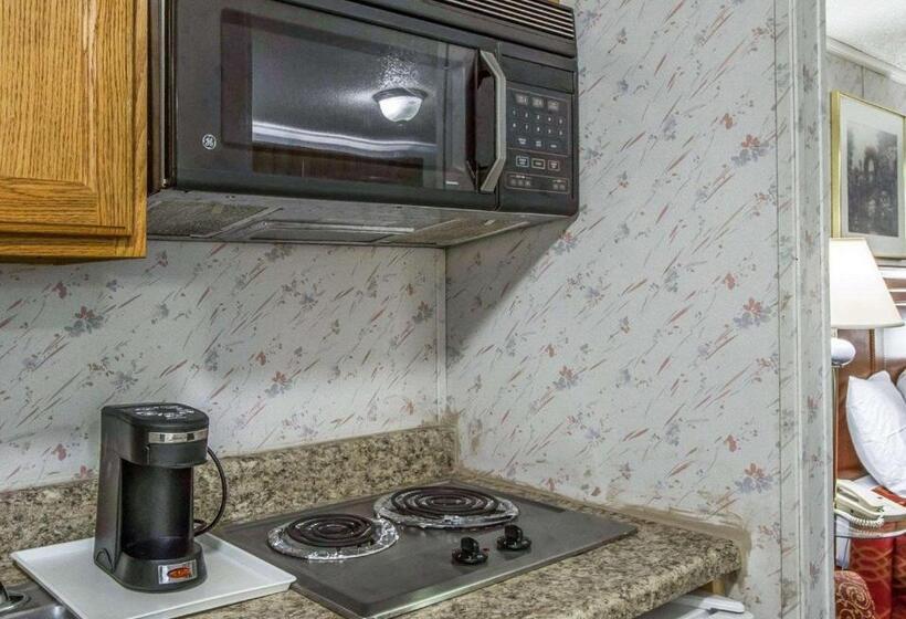 فندق Rodeway Inn & Suites Brunswick Near Hwy 1