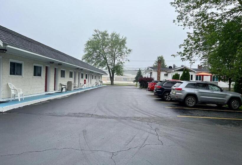 فندق Rodeway Inn & Suites Brunswick Near Hwy 1