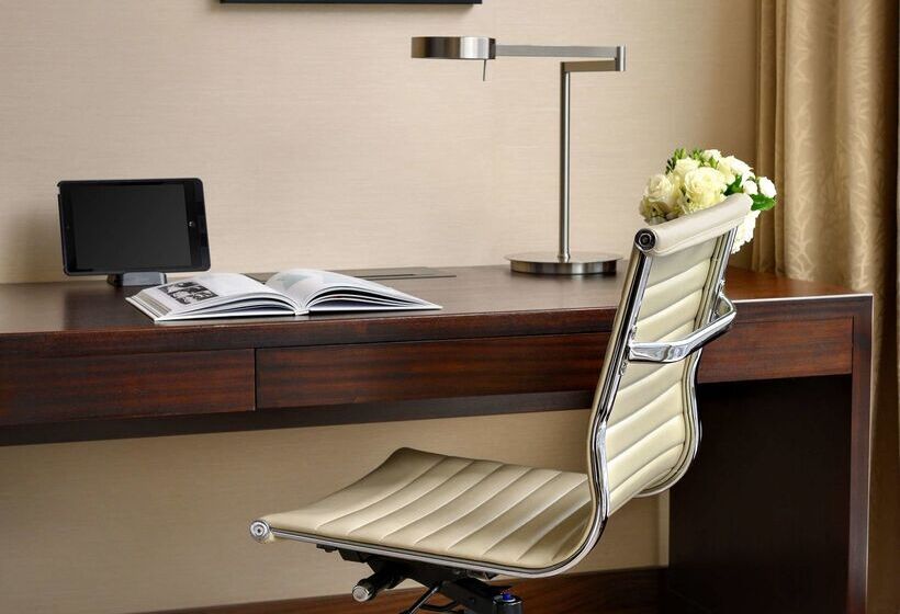 فندق Shangrila Toronto