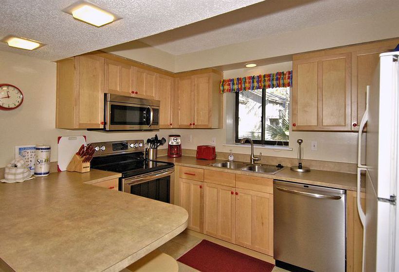 Отель Shipyard Hilton Head Beach & Golf Villas