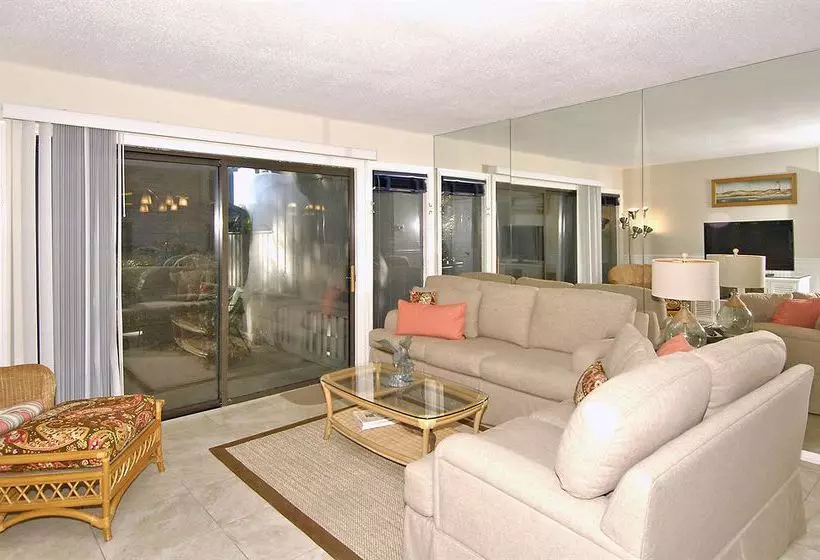 Отель Shipyard Hilton Head Beach & Golf Villas