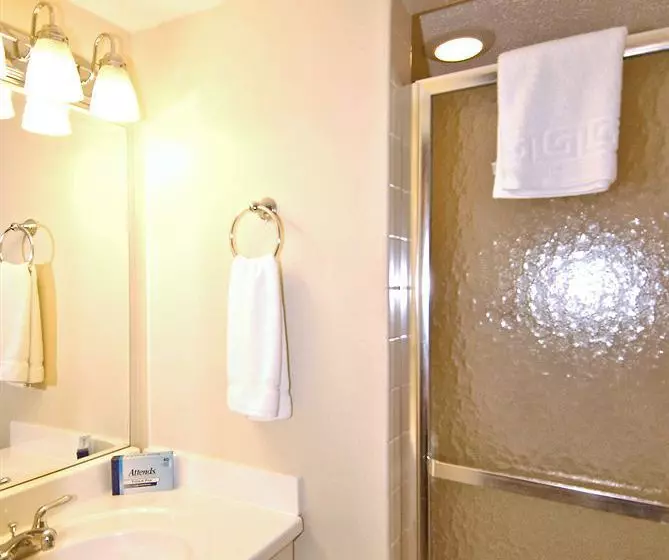 Отель Shipyard Hilton Head Beach & Golf Villas