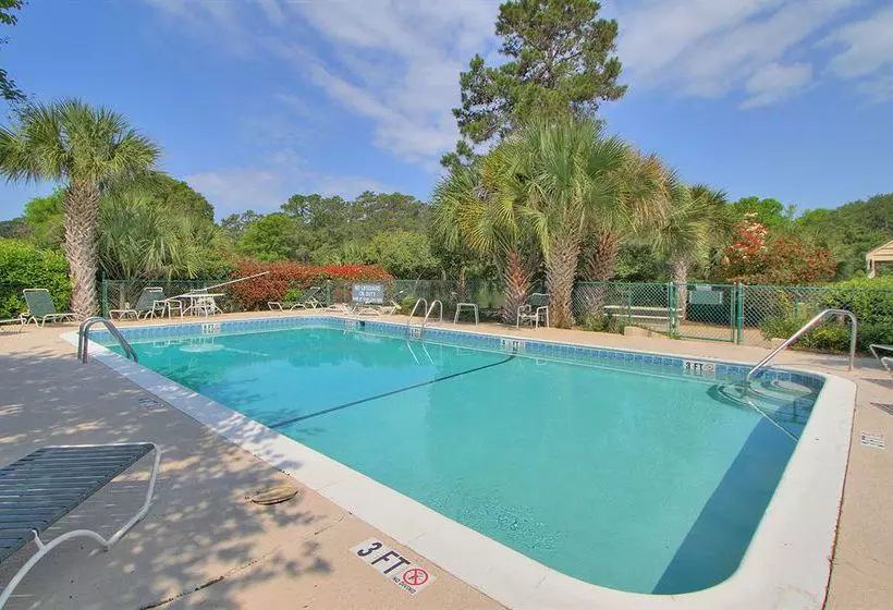 Отель Shipyard Hilton Head Beach & Golf Villas