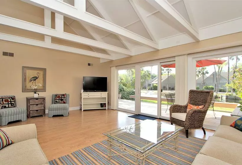 Отель Shipyard Hilton Head Beach & Golf Villas