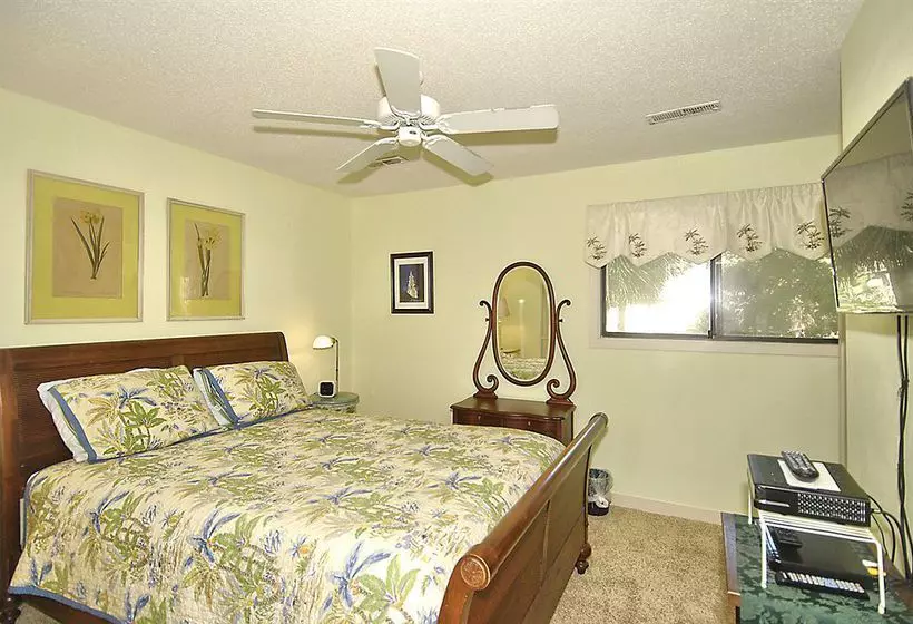 Отель Shipyard Hilton Head Beach & Golf Villas