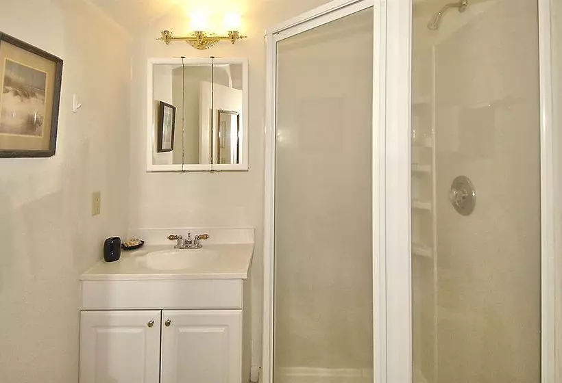 Отель Shipyard Hilton Head Beach & Golf Villas