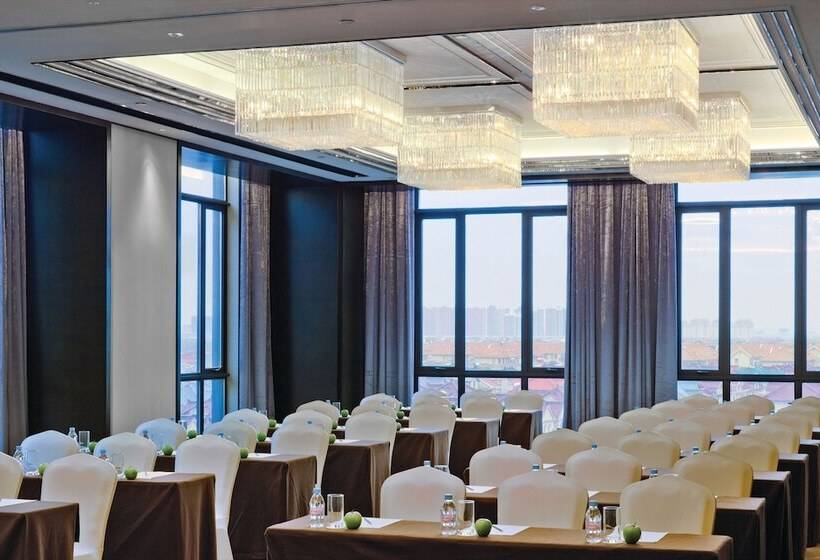 The Qube Hotel Shanghai Xinqiao