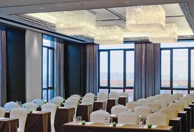 The Qube Hotel Shanghai Xinqiao