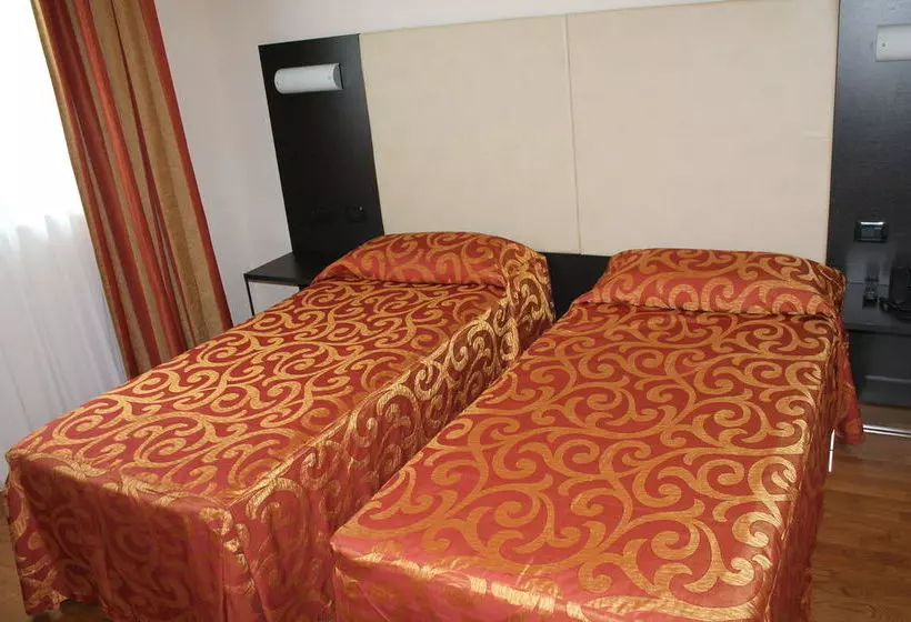 モーテル Elysium Hotel Raya