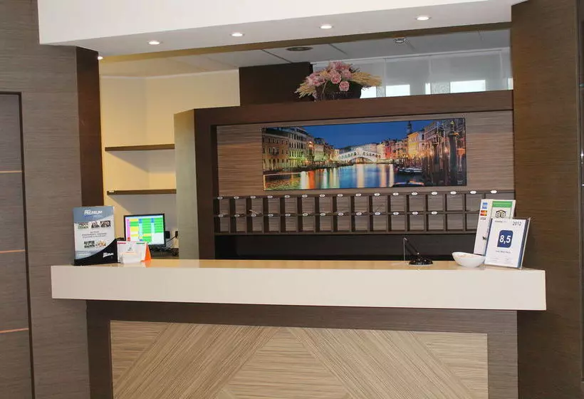 モーテル Elysium Hotel Raya