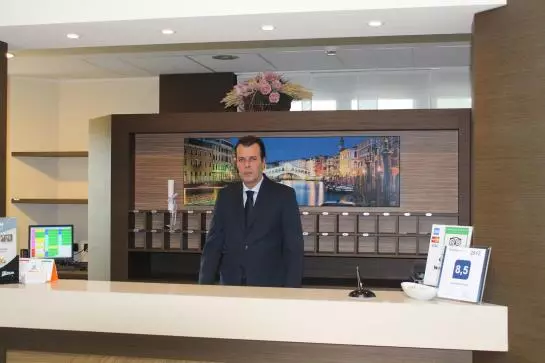 モーテル Elysium Hotel Raya