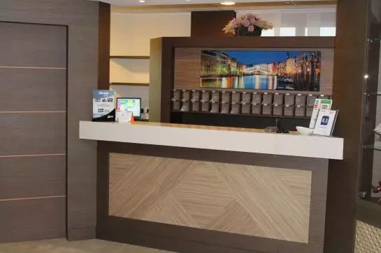 モーテル Elysium Hotel Raya