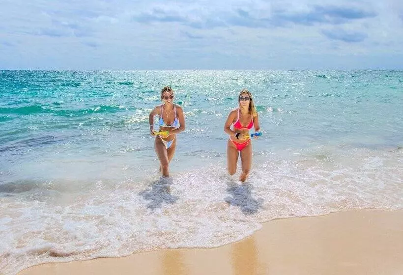 استراحتگاه Grand Oasis Tulum Riviera