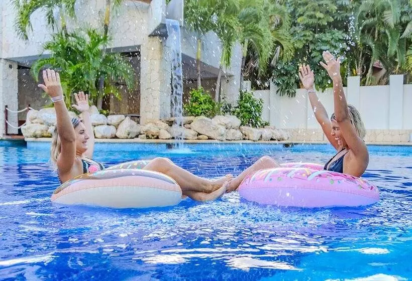 استراحتگاه Grand Oasis Tulum Riviera