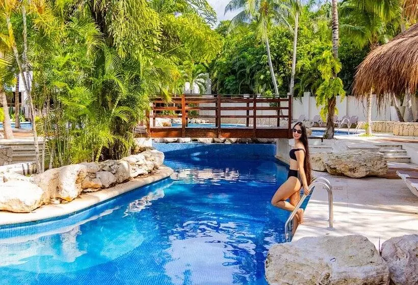 استراحتگاه Grand Oasis Tulum Riviera