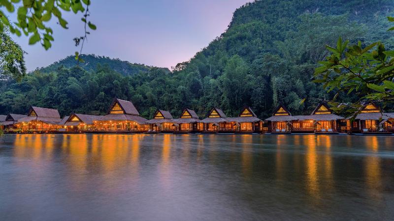 استراحتگاه The Float House River Kwai