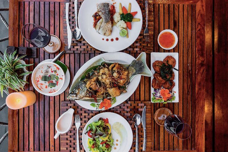 استراحتگاه The Float House River Kwai