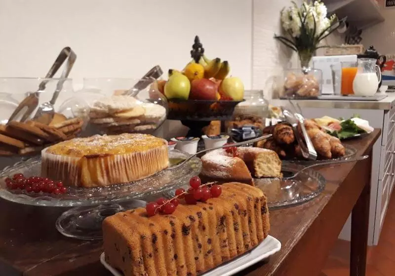 تختخواب و صبحانه Cosy House