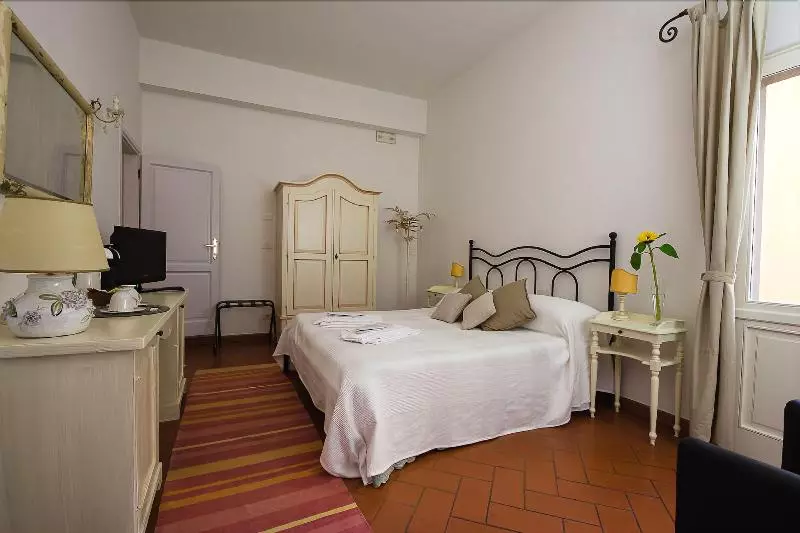 تختخواب و صبحانه Cosy House