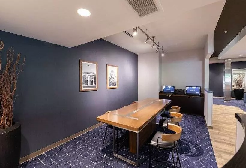 Courtyard By Marriott Cincinnati Midtown/rookwood