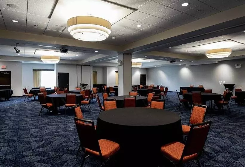 Courtyard By Marriott Cincinnati Midtown/rookwood