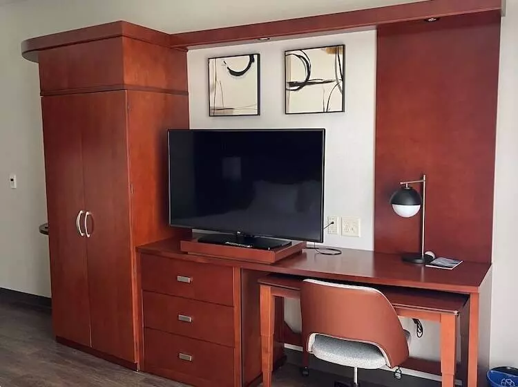 Courtyard By Marriott Cincinnati Midtown/rookwood