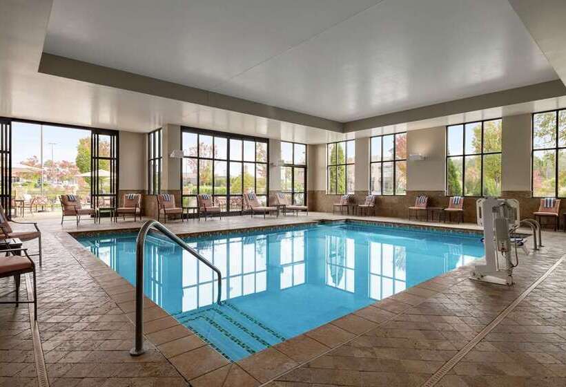 Embassy Suites Chattanooga / Hamilton Place