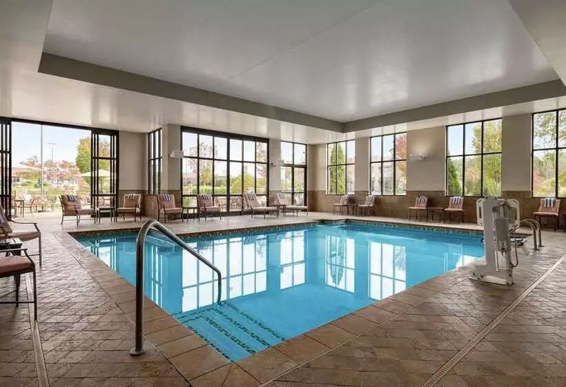Embassy Suites Chattanooga / Hamilton Place