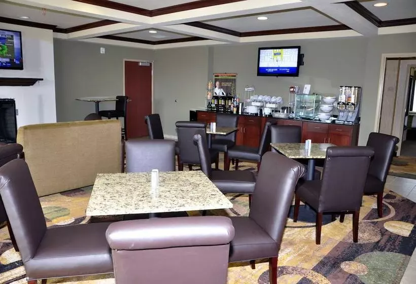 Отель Cobblestone Inn & Suites Holyoke