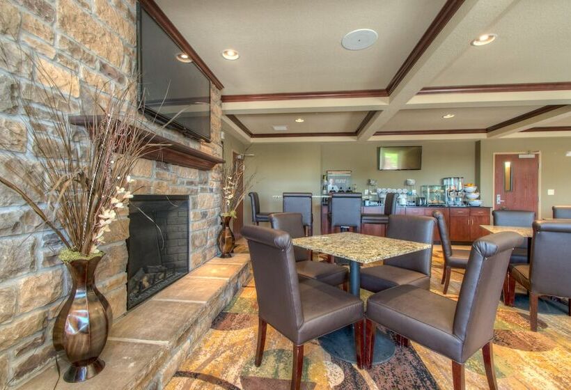 فندق Cobblestone Inn & Suites   Holyoke