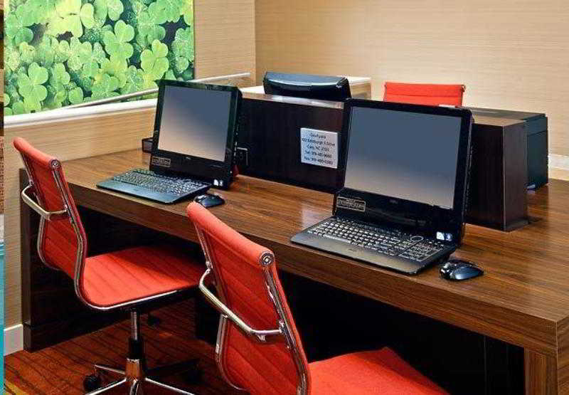 فندق Courtyard By Marriott Raleigh Cary