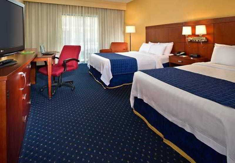 فندق Courtyard By Marriott Raleigh Cary