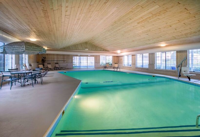 Отель Days Inn By Wyndham Petoskey