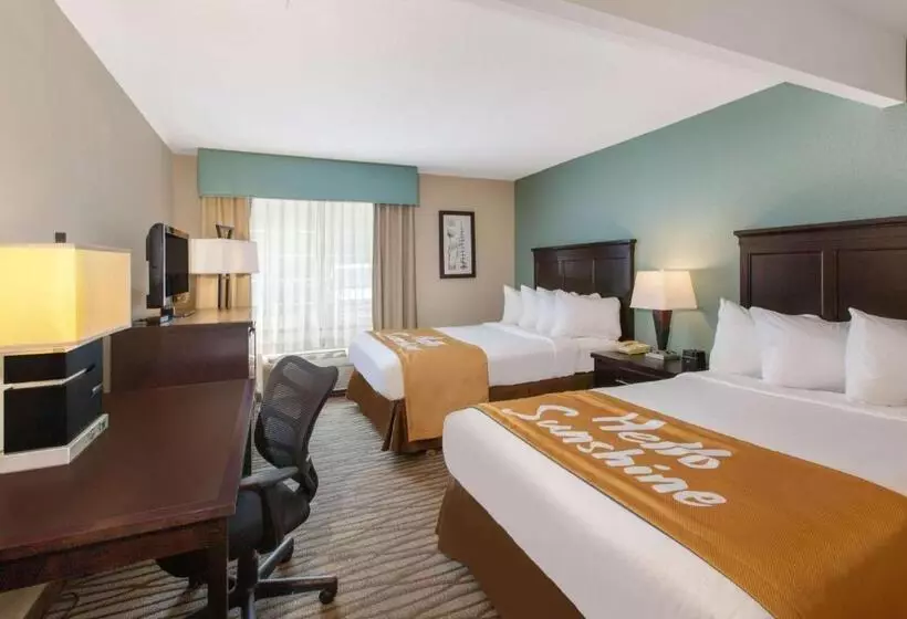 Отель Days Inn By Wyndham Petoskey