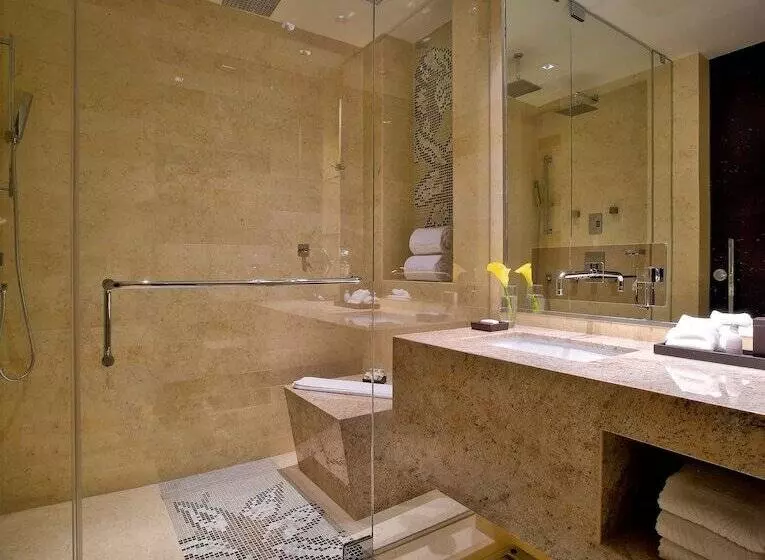 Eb Hotel Miami Airport