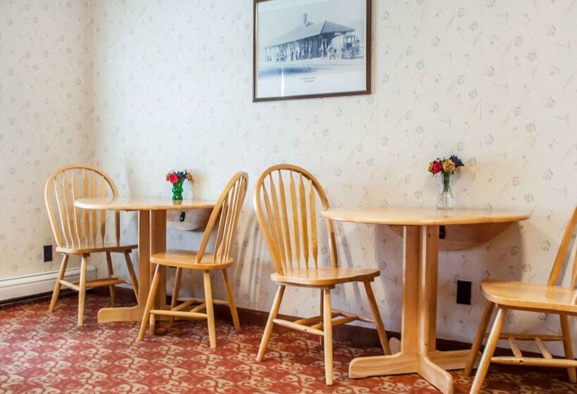 בית מלון כפרי Econo Lodge Cuba I86