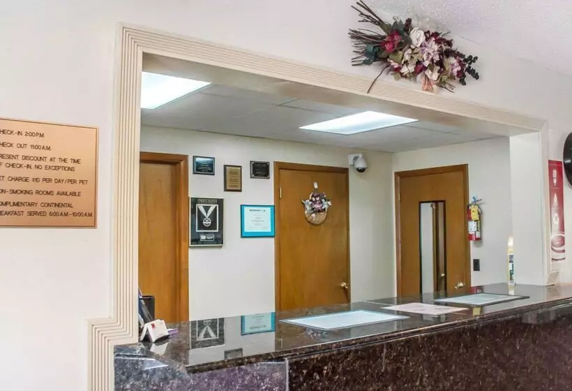 בית מלון כפרי Econo Lodge Cuba I86