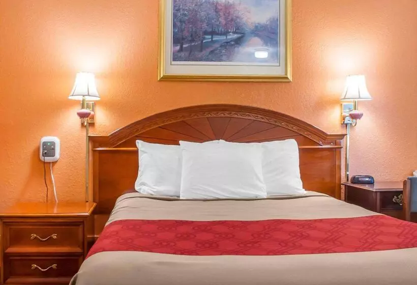 בית מלון כפרי Econo Lodge Cuba I86