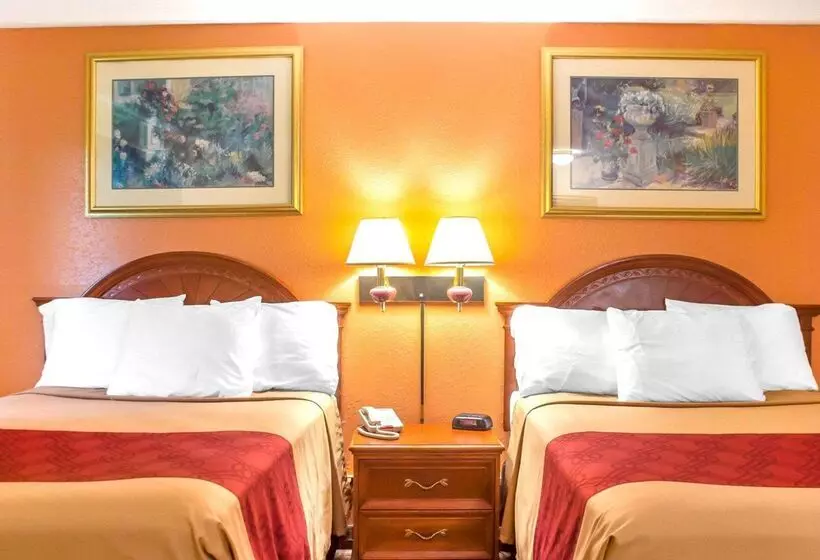 בית מלון כפרי Econo Lodge Cuba I86