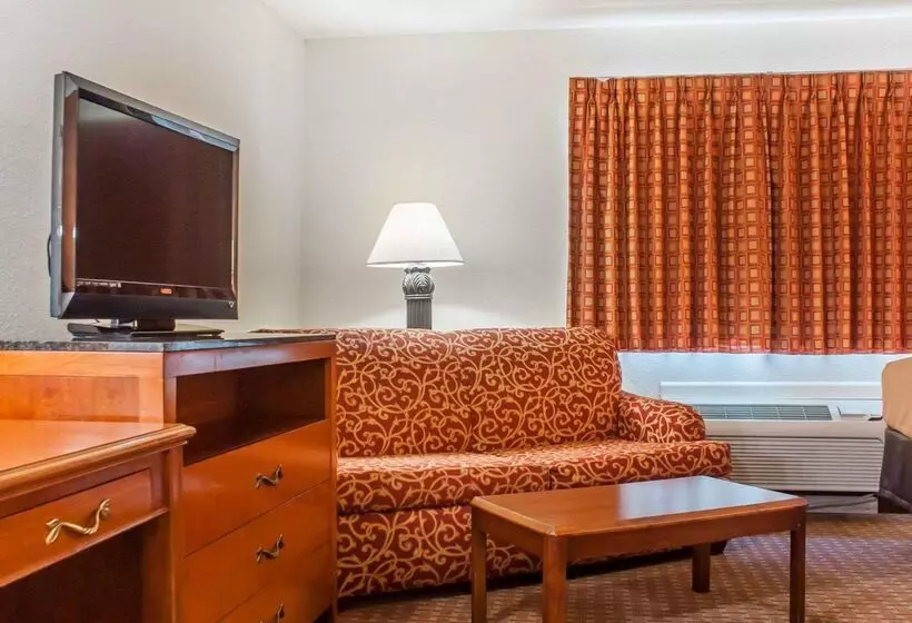 בית מלון כפרי Econo Lodge Cuba I86